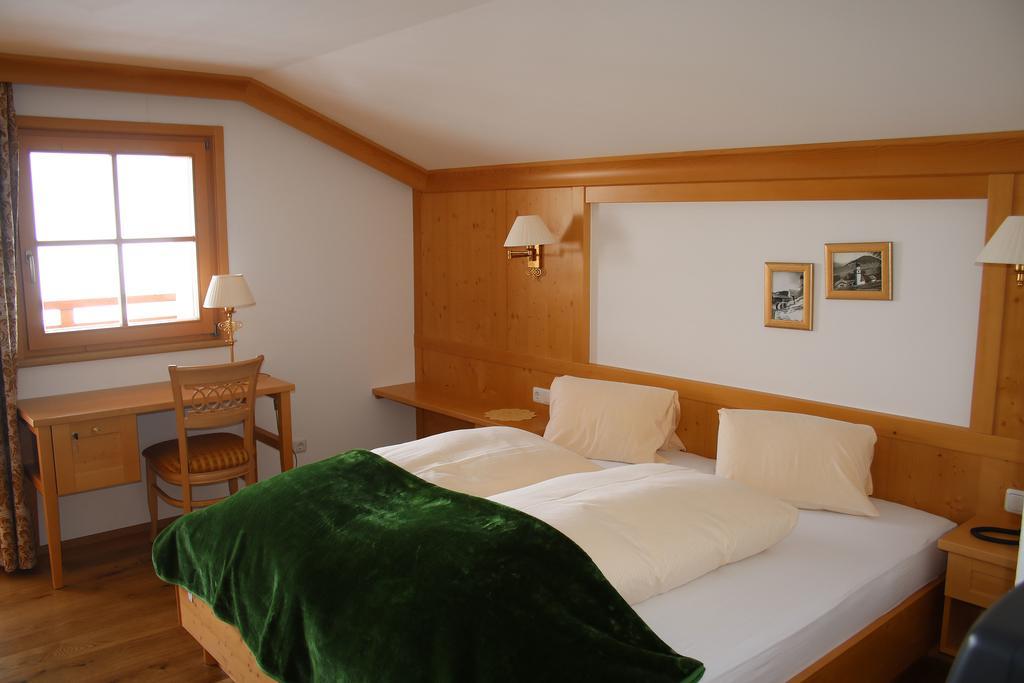 Hotel Schoene Aussicht Kartitsch Buitenkant foto
