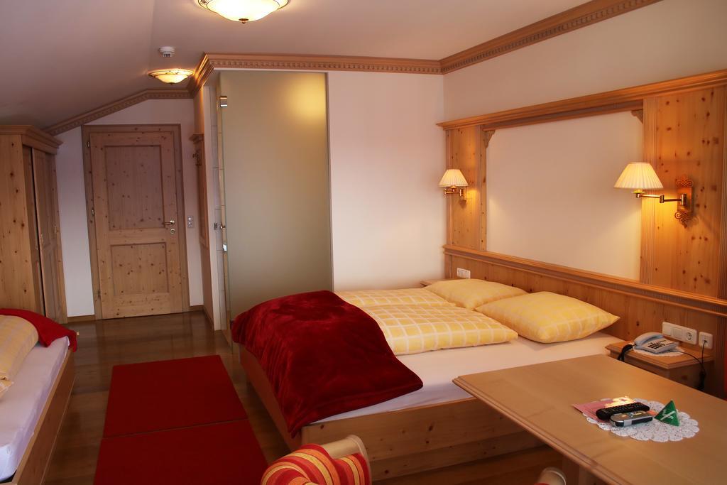 Hotel Schoene Aussicht Kartitsch Buitenkant foto