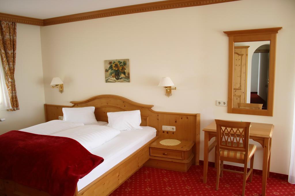 Hotel Schoene Aussicht Kartitsch Buitenkant foto