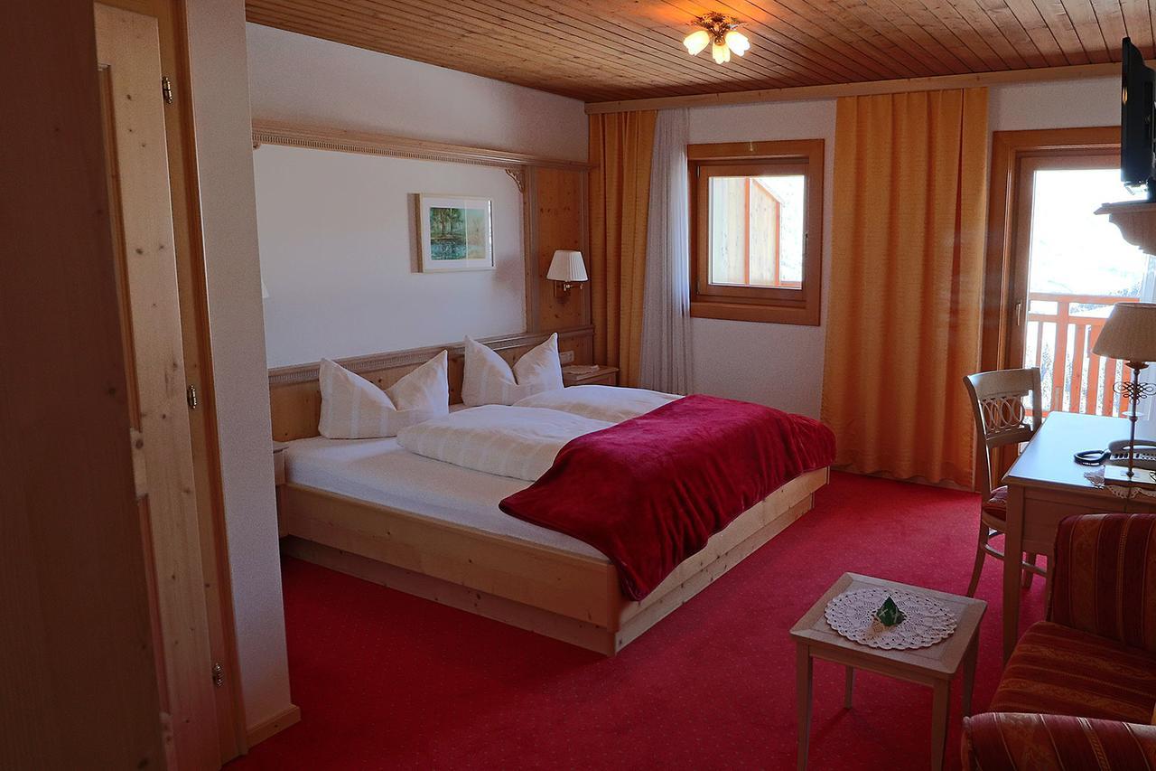 Hotel Schoene Aussicht Kartitsch Buitenkant foto