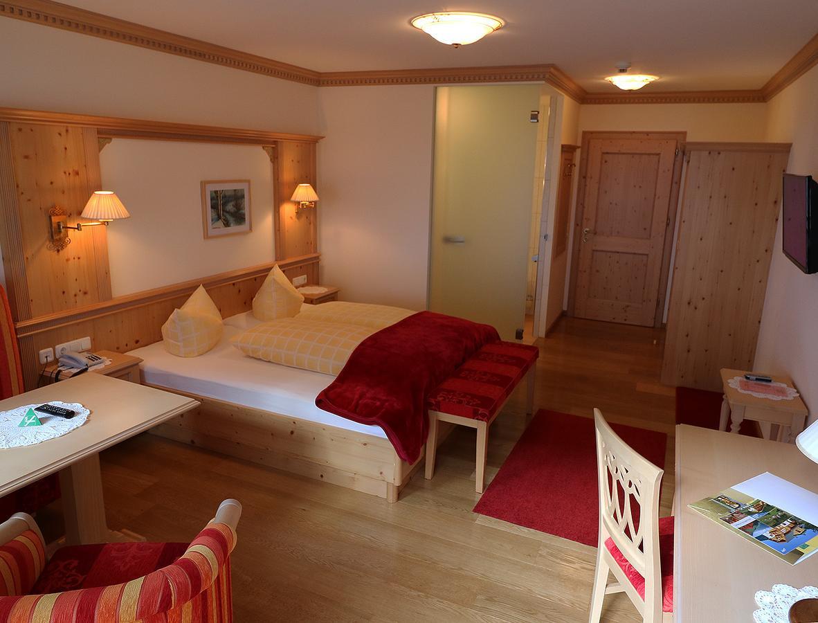 Hotel Schoene Aussicht Kartitsch Buitenkant foto